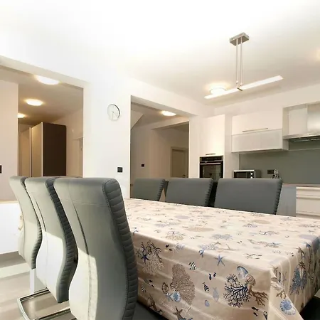 Ferienvilla Mit Privatem Pool By Interhome Vakantiehuis Pula