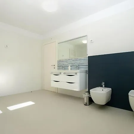 Vakantiehuis Ferienvilla Mit Privatem Pool By Interhome Pula