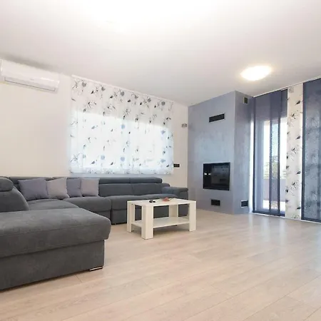 Ferienvilla Mit Privatem Pool By Interhome Vakantiehuis